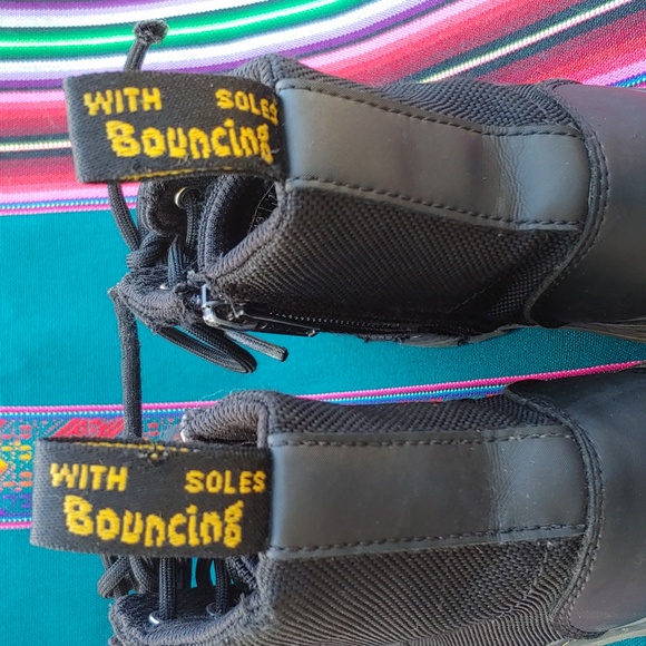 Dr. Martens Junior Combs Black Lightweight Casual Boots with Side Zipper Size 1 - Picture 15 of 17